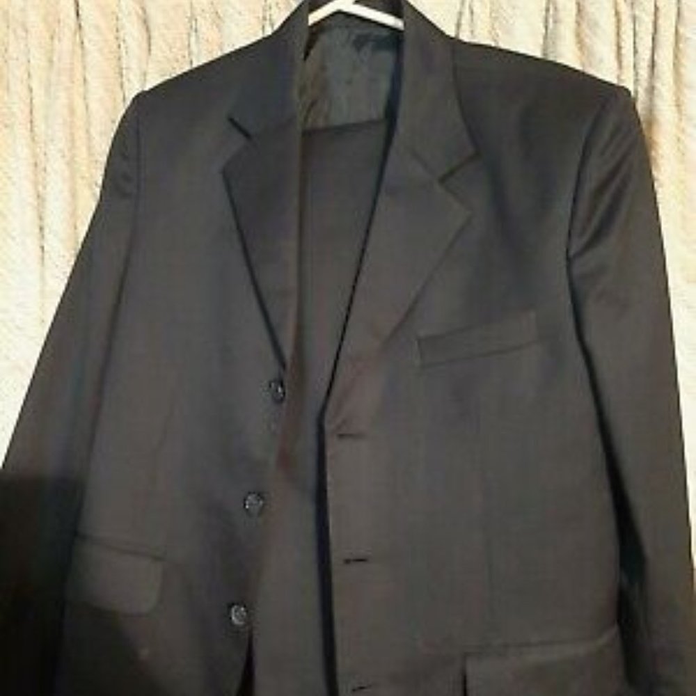 Eagle Men's Wear Navy Blue Suit 38S - Modern Fit